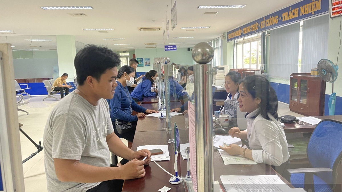 Cán bộ nhà nước dôi dư khiến thị trường lao động có những biến động nhưng không ảnh hưởng quá lớn (ảnh KT)