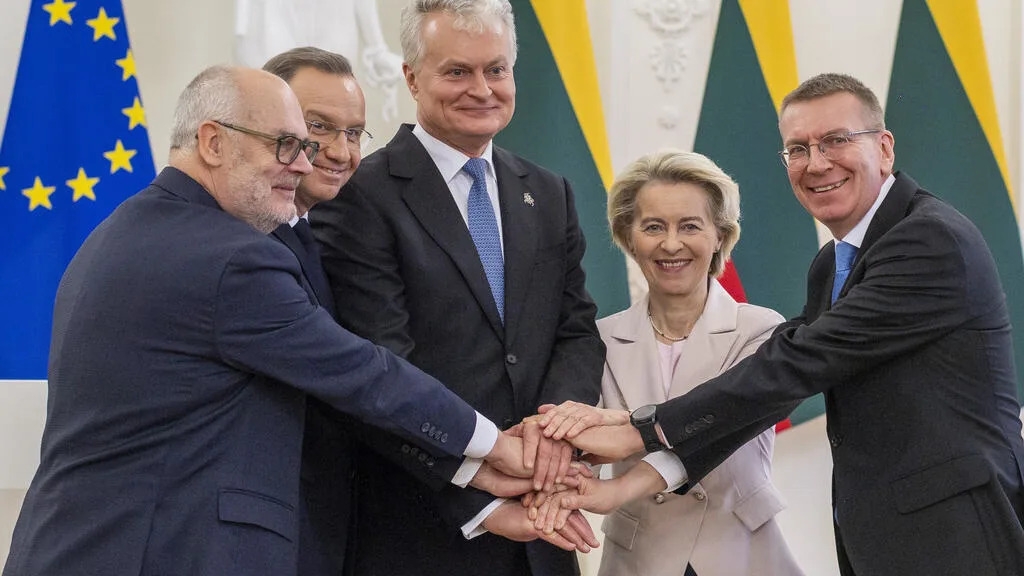 Chủ tịch Ủy ban Châu Âu Ursula von der Leyen ca ngợi việc các nước Baltic kết nối thành công với hệ thống lưới điện châu Âu là một dấu mốc quan trọng, đánh dấu kỷ nguyên tự do mới cho khu vực. Nguồn: Yahoo