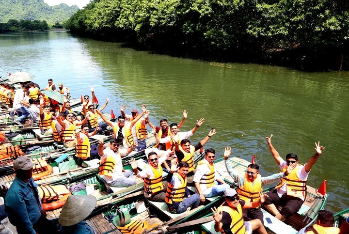 Đoàn du khách Ấn Độ đến Ninh Bình du lịch cuối năm 2024. (Ảnh: Sở Du lịch Ninh Bình)