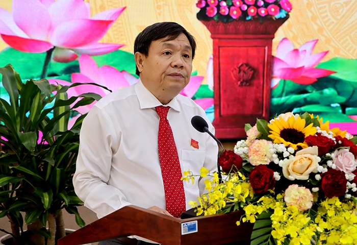 Chủ tịch HĐND tỉnh Đồng Tháp Phan Văn Thắng phát biểu bế mạc kỳ họp (Ảnh: Việt Tiến)