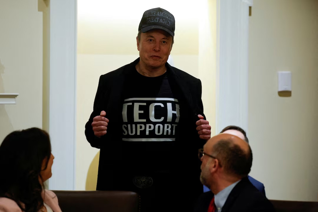 Ông Elon Musk tham gia cuộc họp nội các do Tổng thống Donald Trump tổ chức ngày 26/2/2025. Ảnh: Reuters