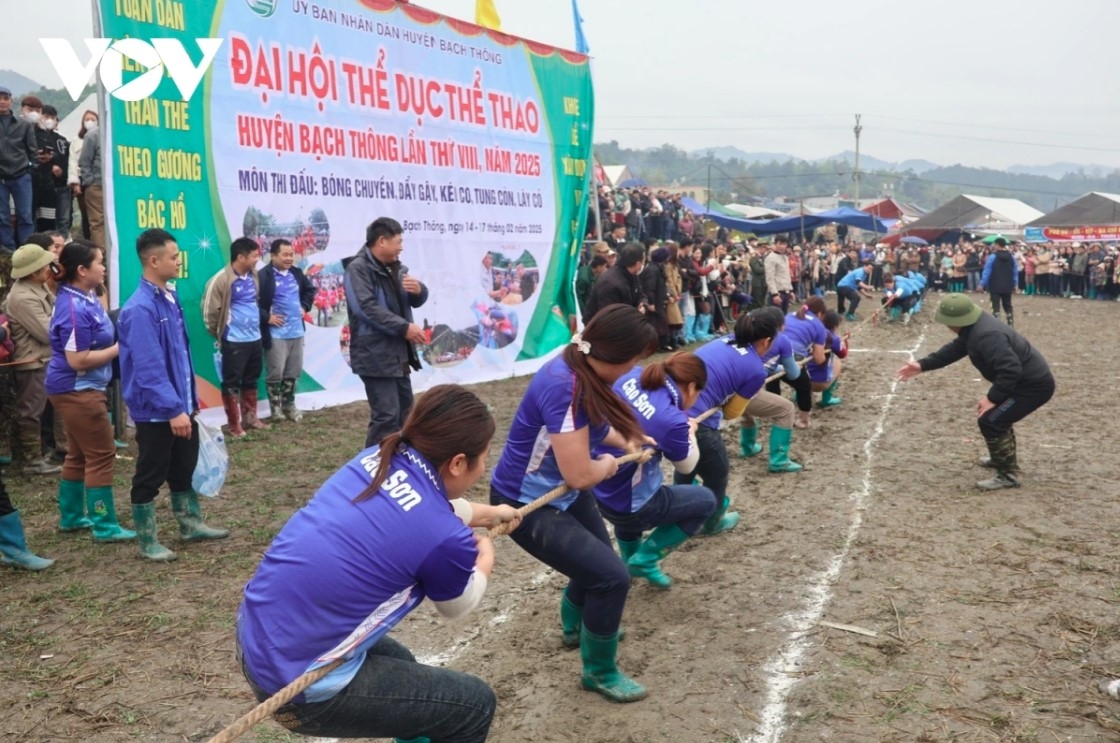Besides locals and tourists have the chance to participate in a range of folk games, including tug-of-war.