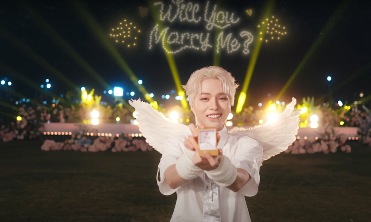 Đức Phúc cầu hôn Hoa hậu Thanh Thủy