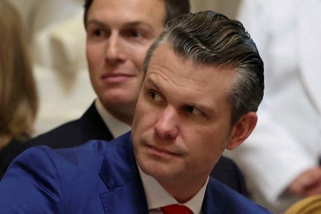 Bộ trưởng Quốc phòng Mỹ Pete Hegseth từng làm dẫn chương trình cho Fox News - một trong những kênh truyền hình ưa thích của ông Donald Trump. (Ảnh: Reuters)