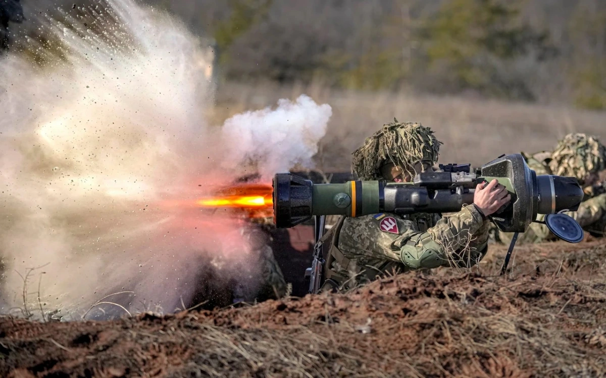 Lính Ukraine phóng tên lửa chống tăng do châu Âu viện trợ. Ảnh: Telegraph.