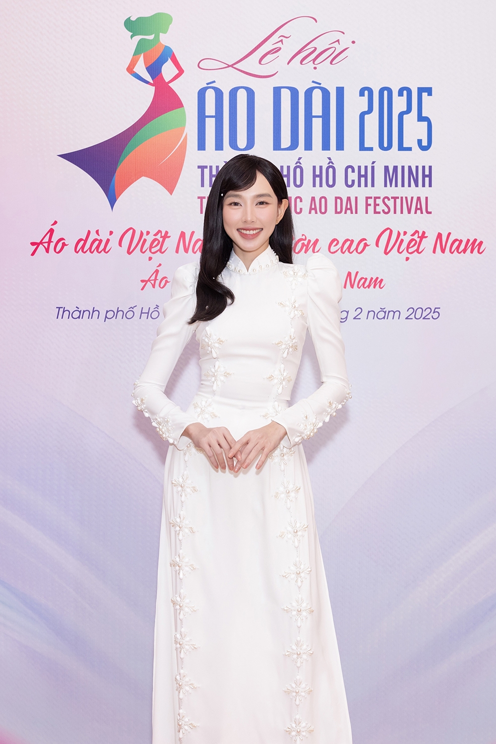Có mặt tại họp báo, Hoa hậu Nguyễn Thúc Thuỳ Tiên bày tỏ sự vinh dự và hào hứng khi được đồng hành cùng Lễ hội Áo dài với vai trò Đại sứ: “Là người con sinh ra và lớn lên ở Thành phố Hồ Chí Minh, vậy nên bất cứ khi nào thành phố cần thì tôi sẽ có mặt. Tôi nghĩ rằng việc mặc áo dài không đơn giản là mặc một bộ trang phục đẹp, đó chính là bảo tồn, giữ gìn và phát huy những giá trị truyền thống của dân tộc”.