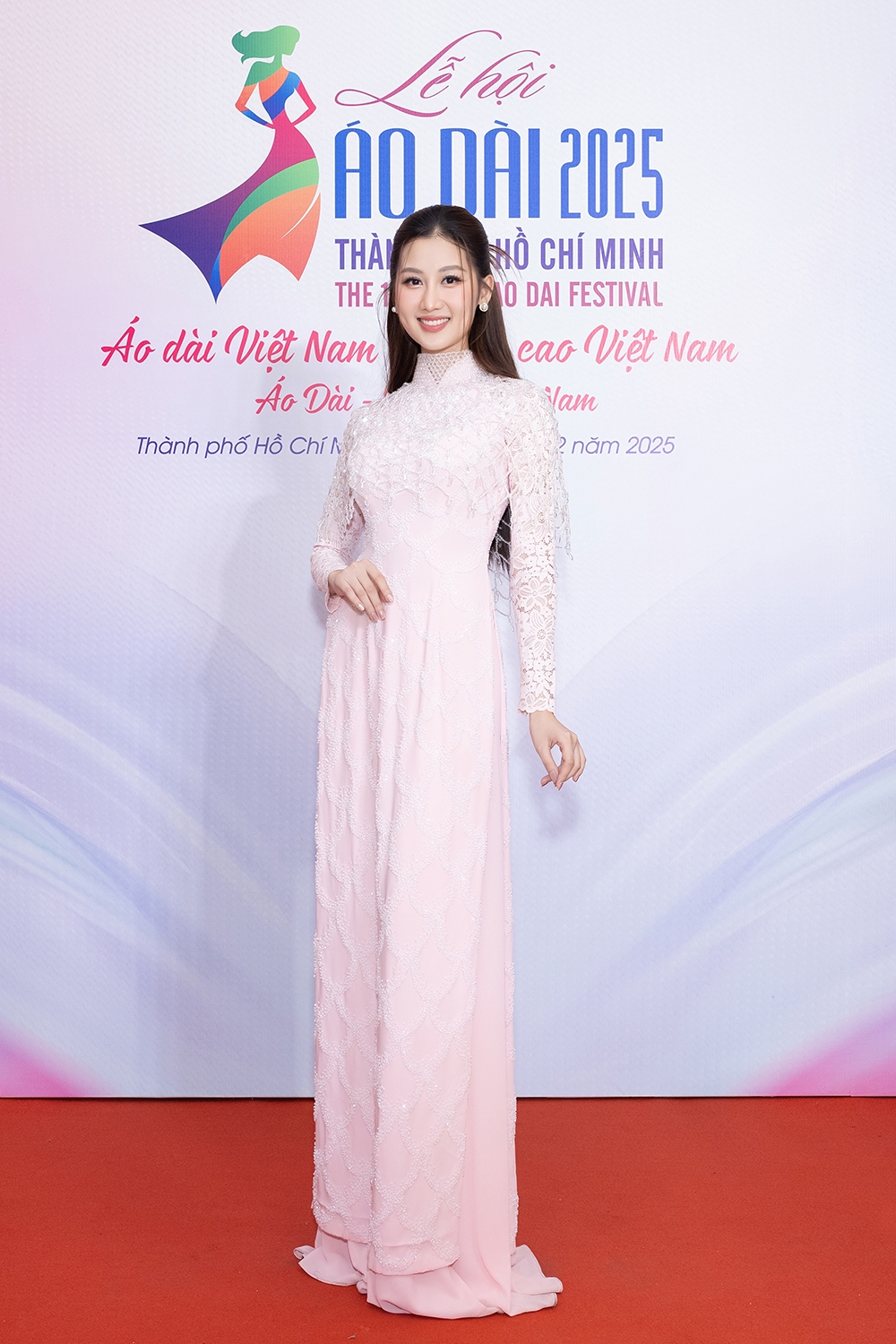 Hoa hậu Quế Anh.