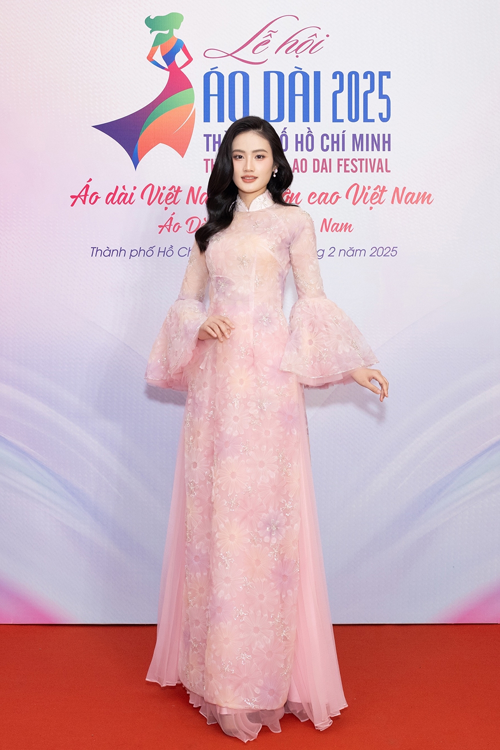 Hoa hậu Ý Nhi.