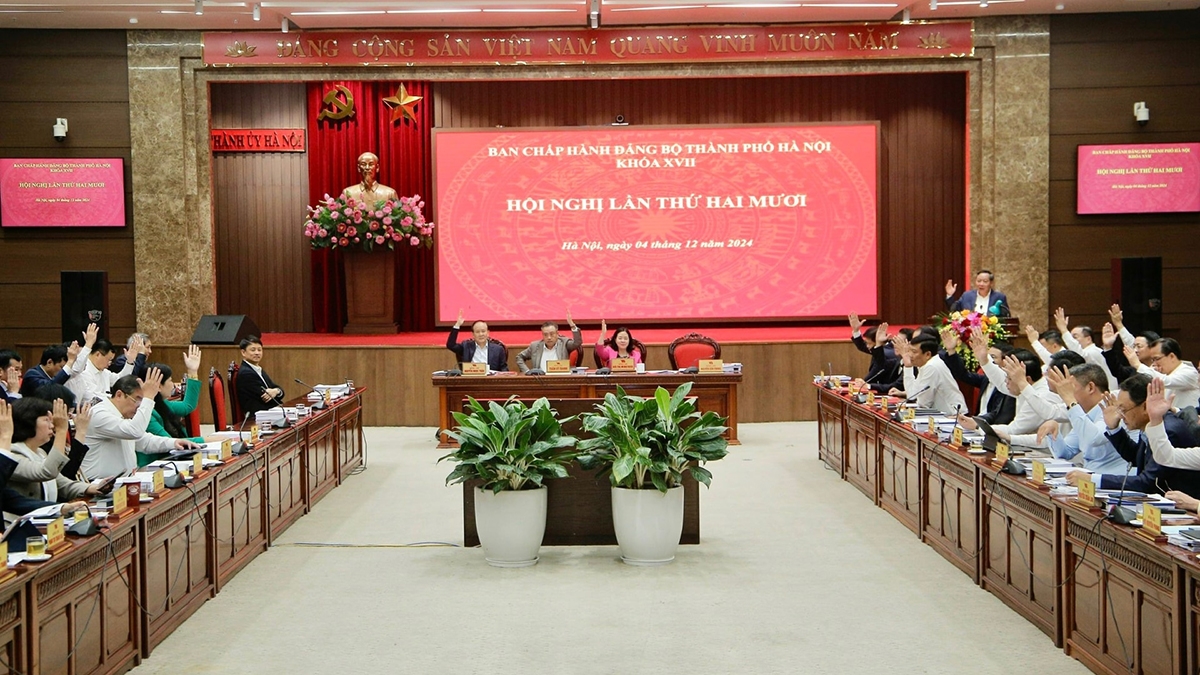 Hội nghị lần thứ hai mươi, Ban Chấp hành Đảng bộ thành phố Hà Nội (khóa XVII), diễn ra sáng 4/12/2024, đã quán triệt tinh thần tiếp tục đổi mới, sắp xếp tổ chức bộ máy của hệ thống chính trị. Ảnh: Viết Thành
