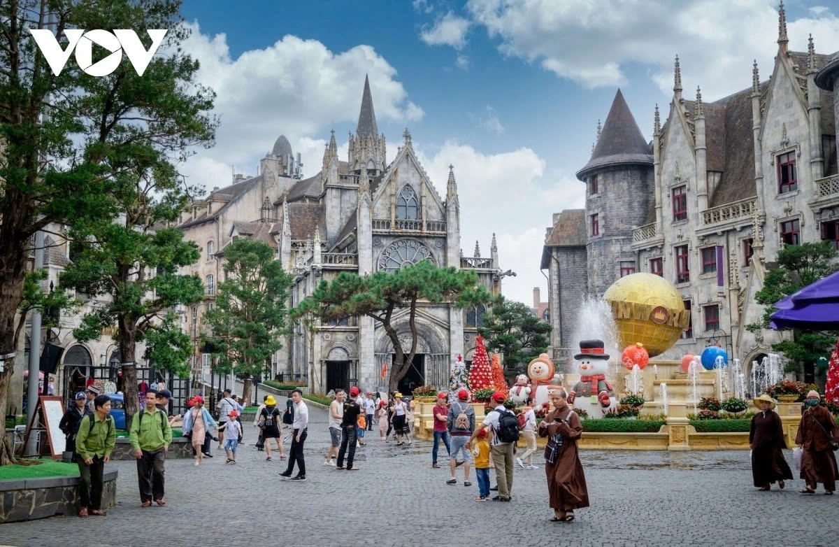 Holidaymakers explore services at Sun World Ba Na Hills complex in Da Nang