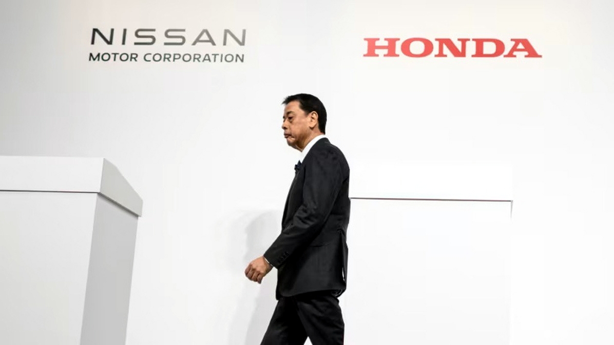 Chủ tịch và Giám đốc điều hành Nissan - Makoto Uchida trong buổi công bố thông tin về vụ sáp nhập hồi tháng 12/2024 - Ảnh: AFP