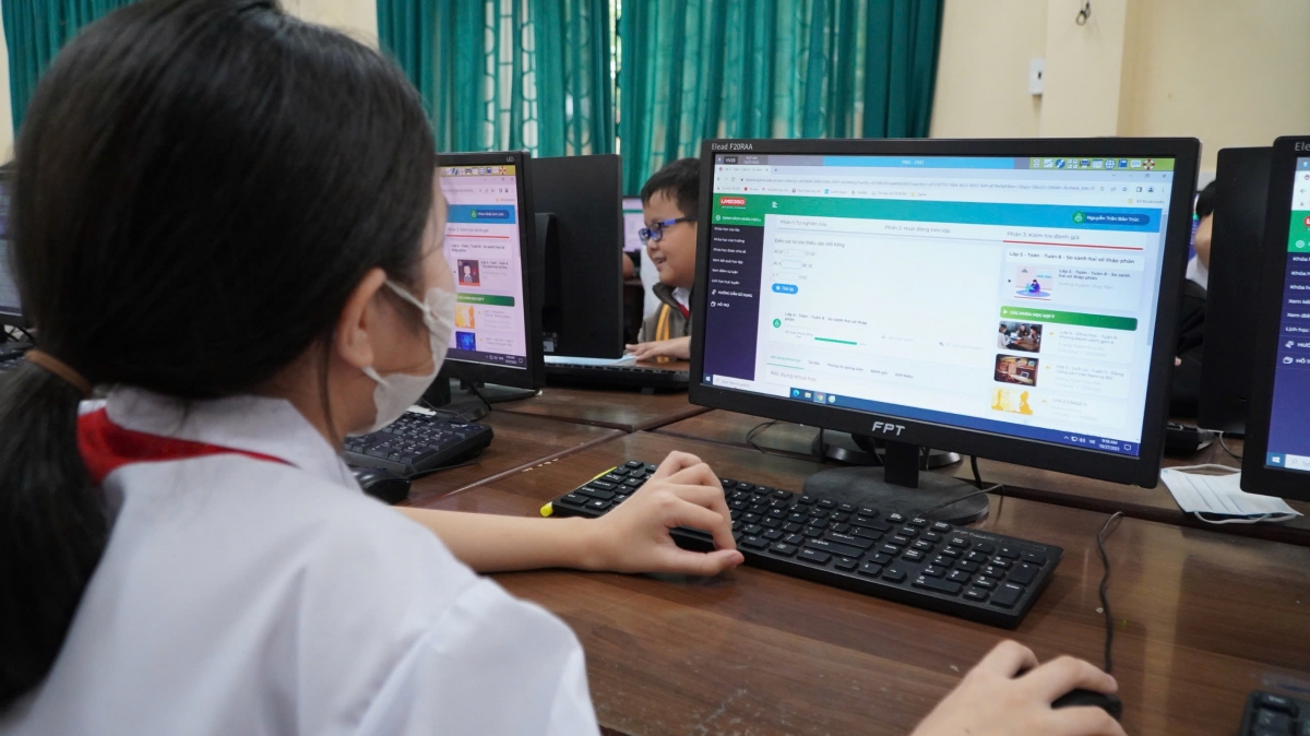 Học sinh trường Tiểu học Hiệp Tân, Quận Tân Phú, TP.HCM (ảnh: C.P)