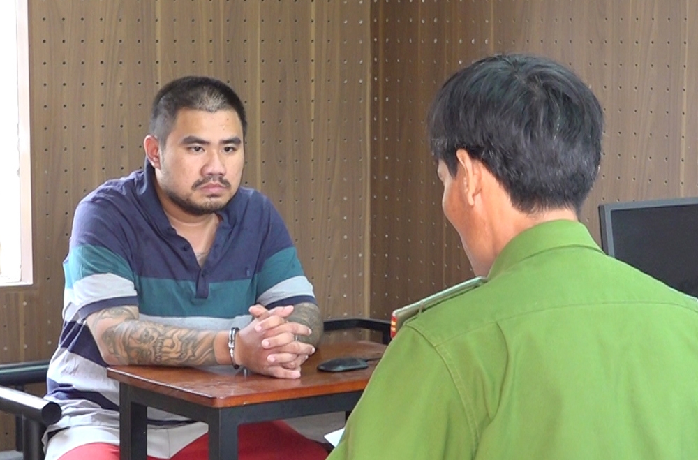 Huỳnh Nhựt Minh tại cơ quan công an