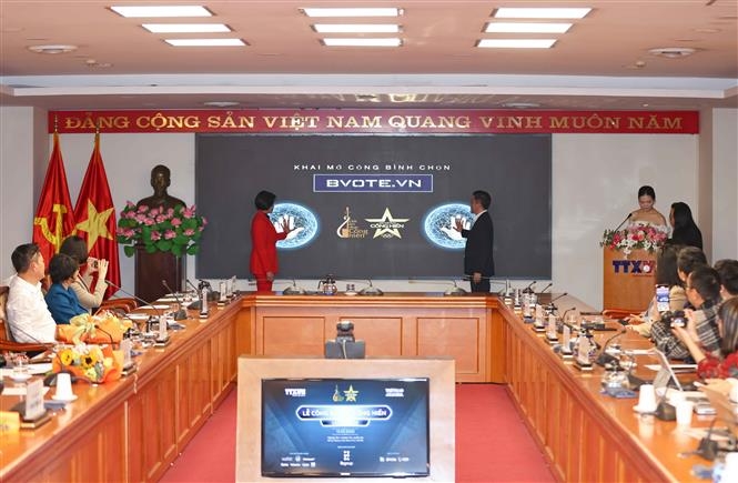 Ban tổ chức chính thức mở cổng bình chọn cho công chúng, để cùng với lá phiếu của các nhà báo, tìm ra những chủ nhân Cống hiến của mùa giải năm nay. Ảnh: TTXVN