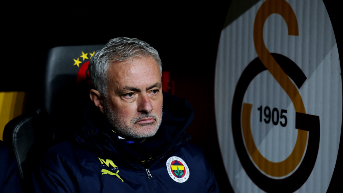 Jose Mourinho bị phạt vì phát ngôn phân biệt chủng tộc (Ảnh: Reuters)