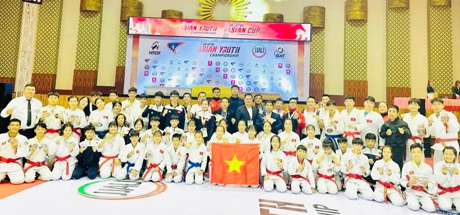 The national jujitsu team rank third in the overall medal tally of the second Asian Jujitsu Youth Championship 2025. (Photo: sggp.org.vn)
