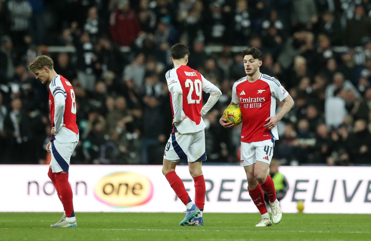 Arsenal liên tục mắc sai lầm và phải trả giá (Ảnh: Reuters).