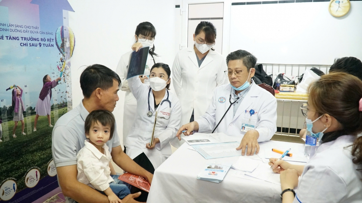 Đối với những trẻ chưa đủ điều kiện mổ tim trong đợt này, các bác sĩ sẽ tư vấn, theo dõi và hướng dẫn gia đình cách chăm sóc để đảm bảo các bé có thể phẫu thuật