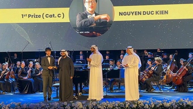 Nguyễn Đức Kiên nhận Giải Nhất cuộc thi Piano quốc tế Fujairah lần thứ 6 tại Các Tiểu vương quốc Ả rập thống nhất (UAE).