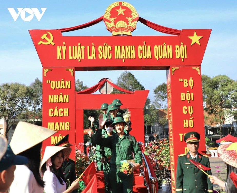 The localities also provide material and spiritual support for new recruits, encouraging them to fulfill their duty.