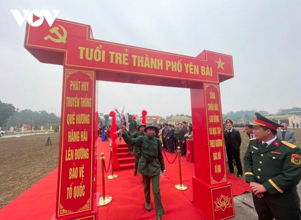 Northern mountainous provinces, including Yen Bai, Cao Bang, Lang Son, and Bac Kan, also complete the handover of recruits to the military units.