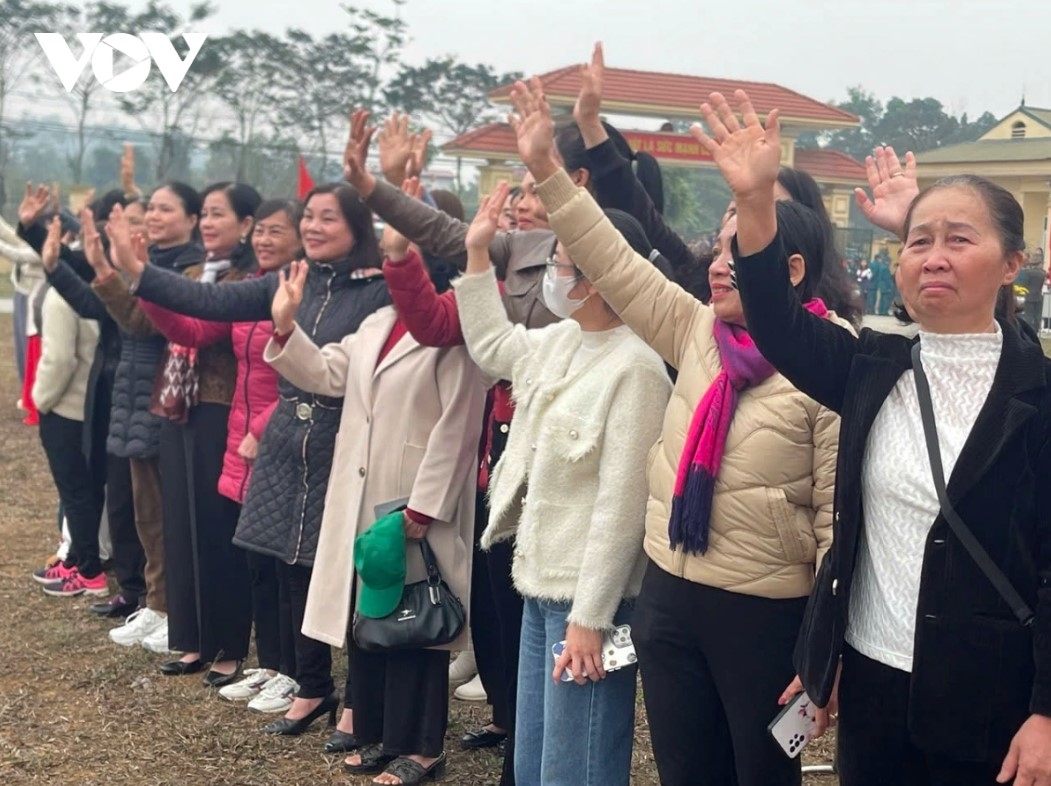 In Yen Bai province, relatives of those who have signed up stand outside in order to wave farewell to their loved ones.