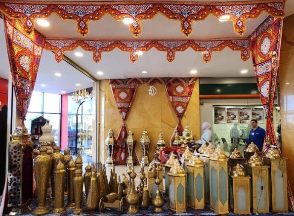 Một khu vực bày bán đồ trang trí cho tháng lễ Ramadan 2025 tại Cairo, Ai Cập