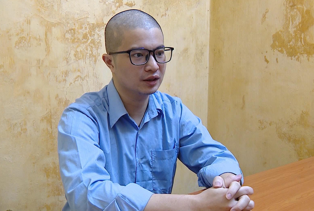 Mr Pips khai báo với cơ quan công an