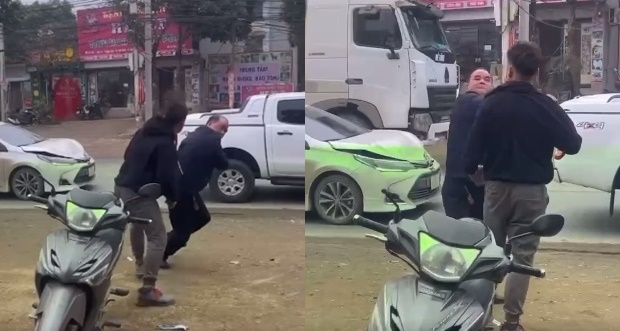 Ông Nguyễn Huy Văn tấn công người đi đường sau va chạm giao thông