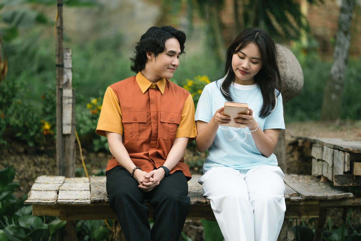 Huỳnh Lập và Phương Mỹ Chi trong phim "Nhà gia tiên"