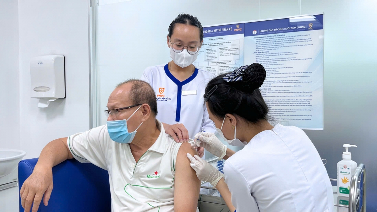 VNVC cho biết đang có nhiều chính sách hỗ trợ cho các gói vắc xin, trong đó có vắc xin cúm (Ảnh P.L) 
