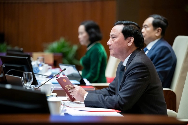 Phó Chủ tịch Quốc hội Nguyễn Khắc Định điều hành phiên thảo luận