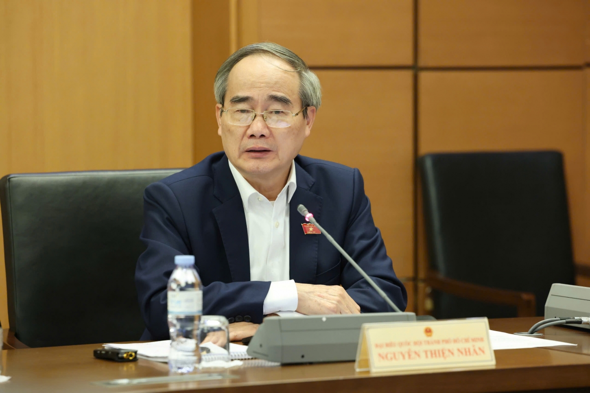 Đại biểu Nguyễn Thiện Nhân nêu ý kiến tại cuộc họp tổ TP.HCM. Ảnh: Quang Phúc