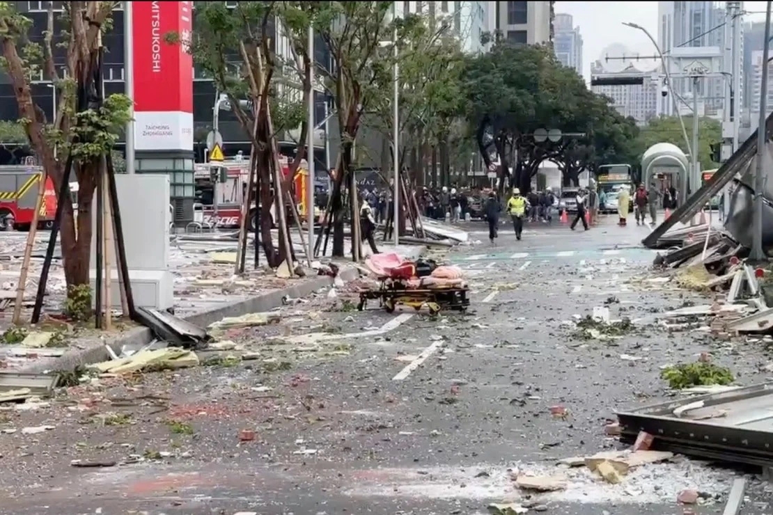 Khung cảnh hoang tàn bên dưới trung tâm thương mại sau khi vụ nổ xảy ra. Ảnh: TVBS