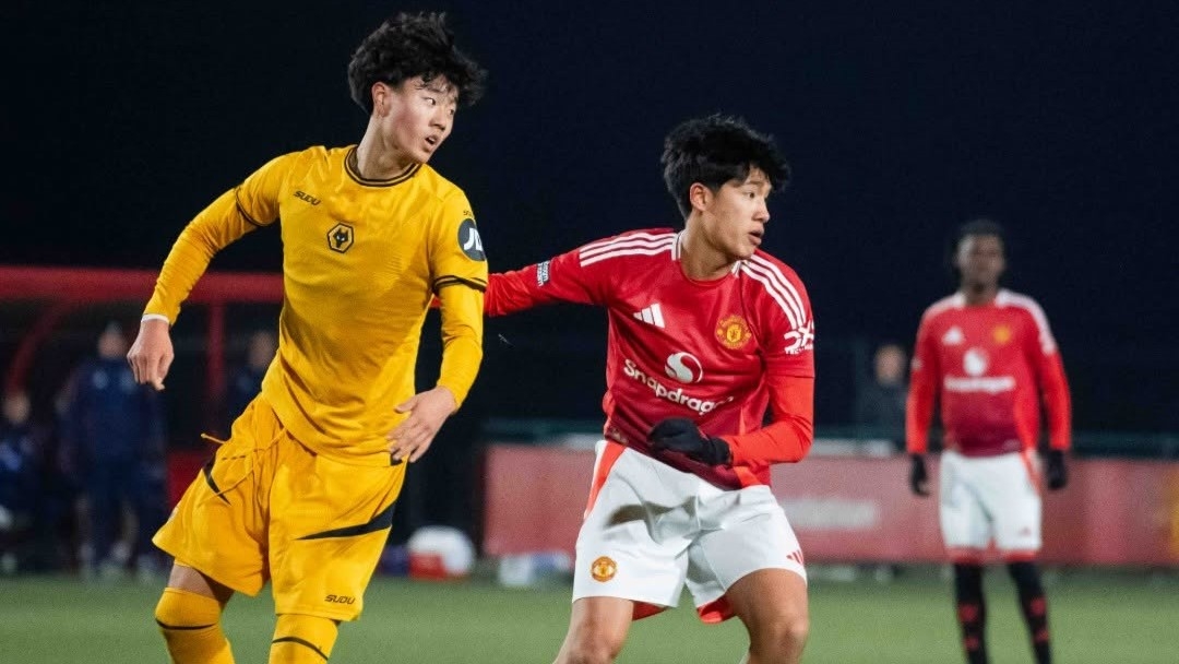 Jariyah Shah (áo đỏ) trong trận U18 MU thắng U18 Wolves. (Ảnh: MUFC). 
