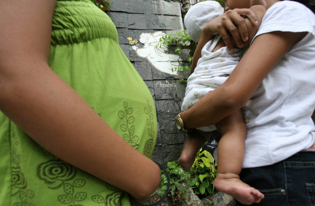Philippines báo động tình trạng mang thai và nhiễm HIV ở tuổi vị thành niên. Nguồn: Inquirer
