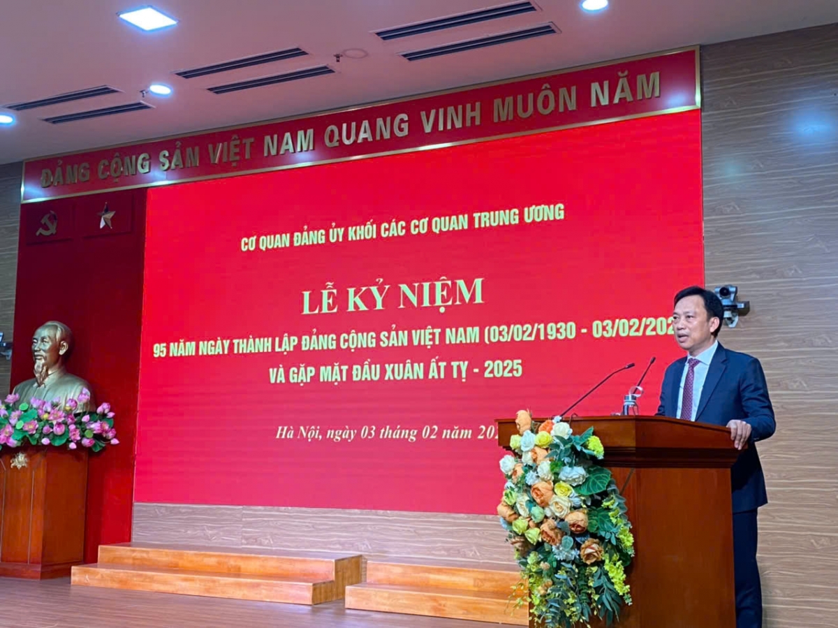 Phó Bí thư Thường trực Đảng ủy Khối Lại Xuân Lâm