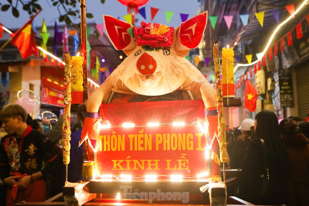 The pig procession takes a total of two hours.