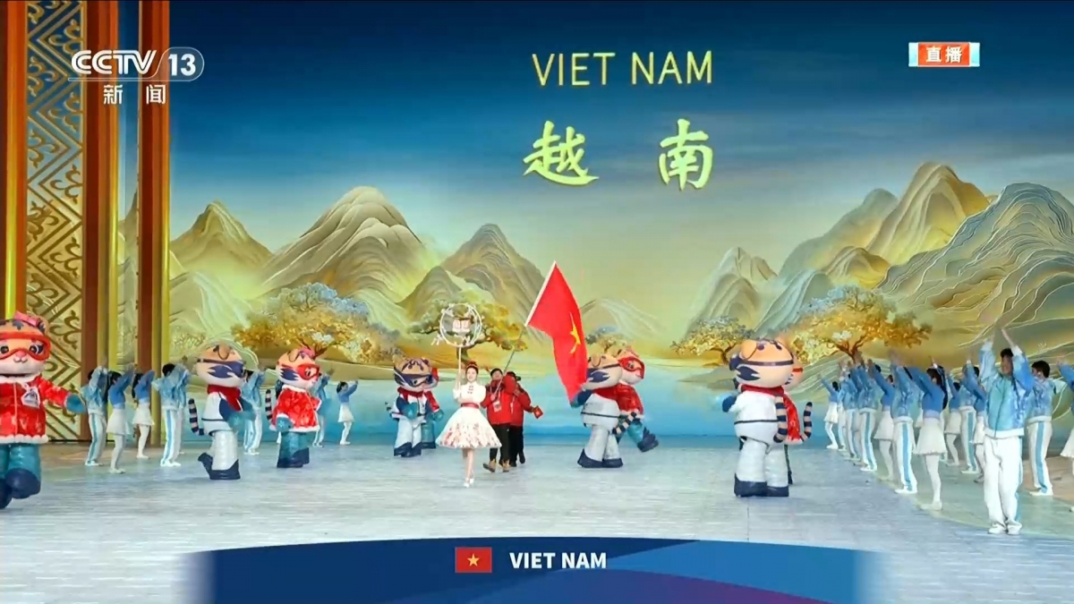 Đoàn Việt Nam trong khoảng khắc bước vào lễ đài. Ảnh chụp màn hình CCTV