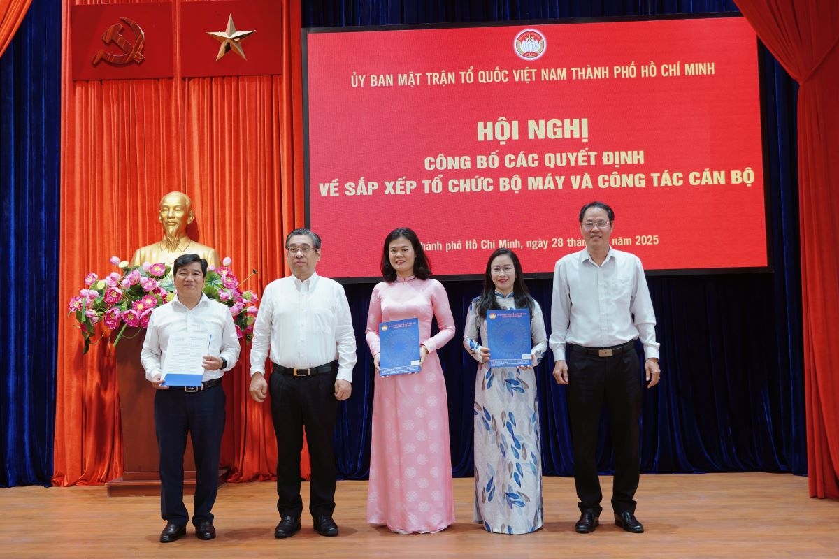 Lãnh đạo MTTQ TP.HCM trao quyết định bổ nhiệm lãnh đạo Ban Tuyên giáo - Vận động xã hội