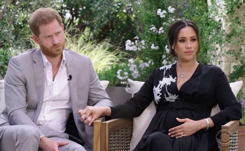 Hoàng tử Anh Harry (trái) và vợ - Công nương Meghan Merkel (phải). Ảnh: People