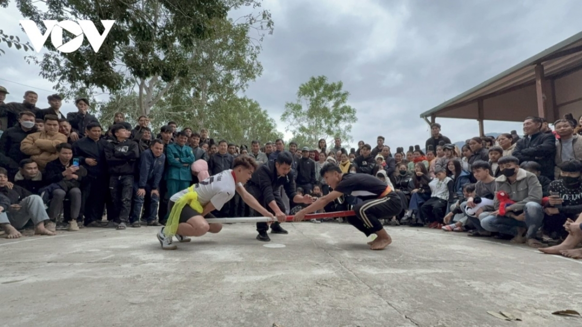 Folk games, including tug-of-war, serve to attract thousands of locals and tourists.