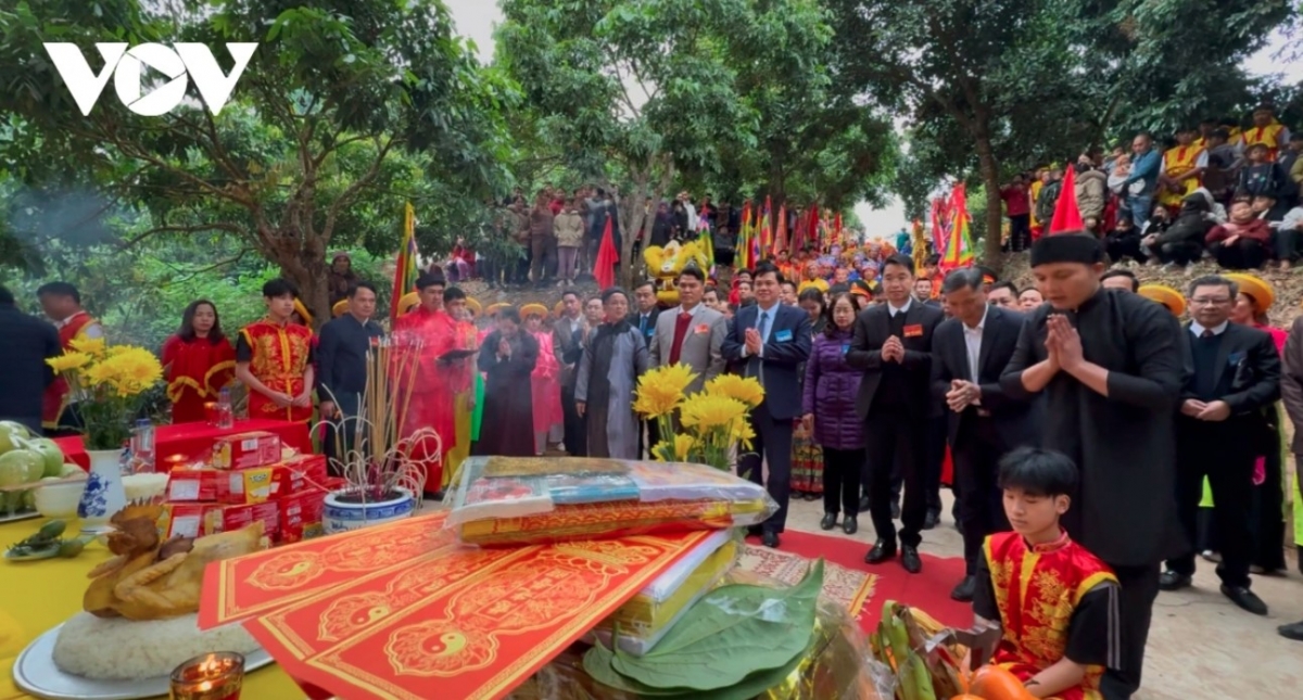 The incense offering festival of the Hai Ba Trung (Trung Sisters) Temple is an important cultural event which takes place in Song Ma border district.