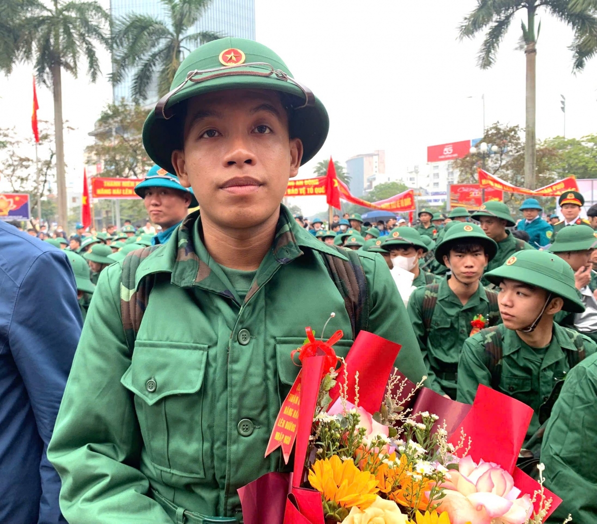 Tân binh Lê Văn Thịnh, sinh viên năm 3 Đại học Kiến trúc Đà Nẵng tạm gác lại việc học, tự nguyện xin nhập ngũ
