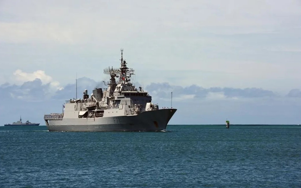 Tàu khu trục HMNZS Te Kaha của Hải quân New Zealand đang theo dõi hoạt động của nhóm tàu hải quân Trung Quốc ở vùng biển Tasman. Nguồn: Hải quân Mỹ