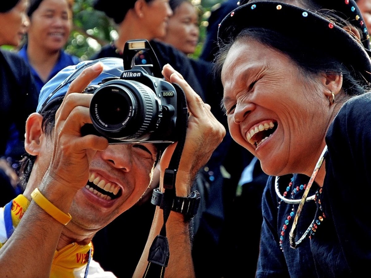 Thành tựu của 40 năm đổi mới đem lại cuộc sống ấm no hạnh phúc cho người dân. (Ảnh: KT)