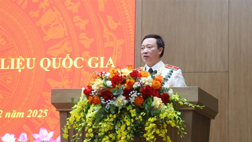 Thiếu tướng Nguyễn Ngọc Cương, Giám đốc Trung tâm Dữ liệu quốc gia phát biểu tại buổi Lễ. Ảnh Bộ Công an