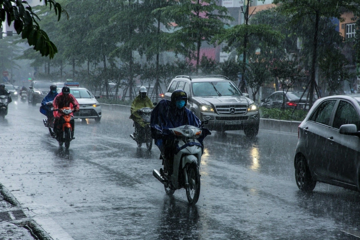Đông Bắc Bộ và Bắc Trung Bộ có mưa rào và dông, trời rét
