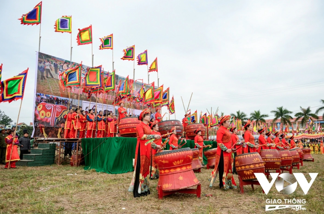 It’s said the first ploughing ceremony was organised at the foot of Doi Mountain by King Le Dai Hanh in the spring of 987, and the ritual has become a tradition practiced in every spring since.