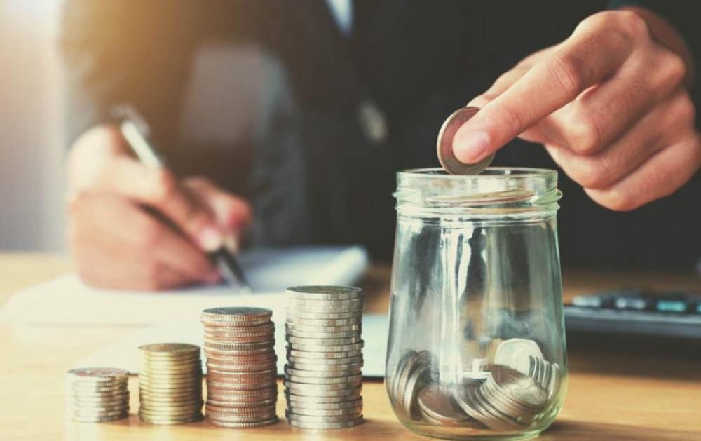 Bộ Tài chính không đồng ý đánh thuế thu nhập cá nhân với lãi tiền gửi tiết kiệm (Ảnh minh họa: KT)